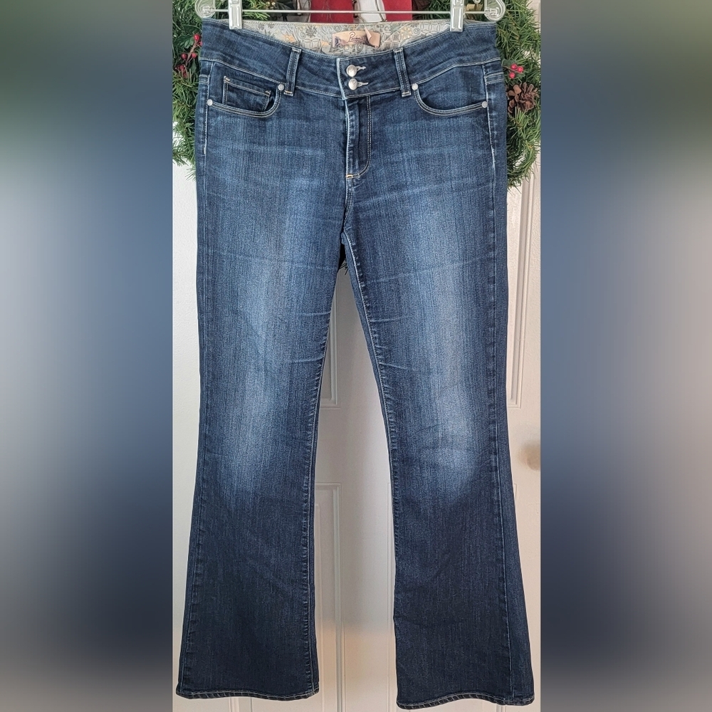 PAIGE Hidden Hills Low Rise Flare Leg Jeans Womens 30 Med-Dark Wash Light Distre